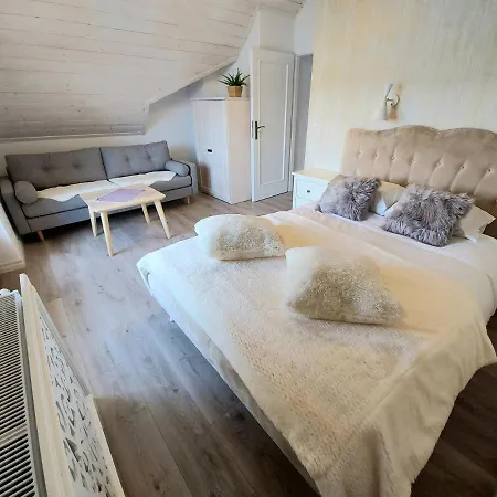 Nad Jeziorem Czorsztynskim Velo شاليه